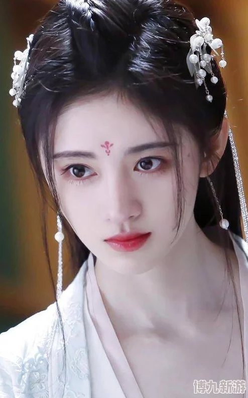 鞠婧祎被C到高潮下不了床小说：讲述了一位女明星在经历一段激情四溢的爱情后，情感与身体的交织让她难以自拔