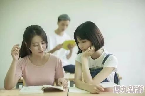 校园1v2或1v3年下，传闻某学霸与两位学妹暗中交往，引发全校热议和围观！