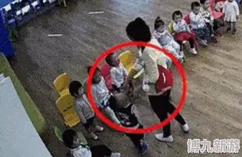 男人强行脱女人衣服扒开摸双胸曝光监控视频画面引发网友强烈谴责